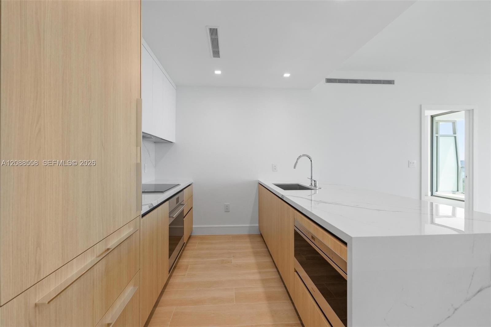 2411 Laguna Circle 2803, Miami, FL 33181 photo 9