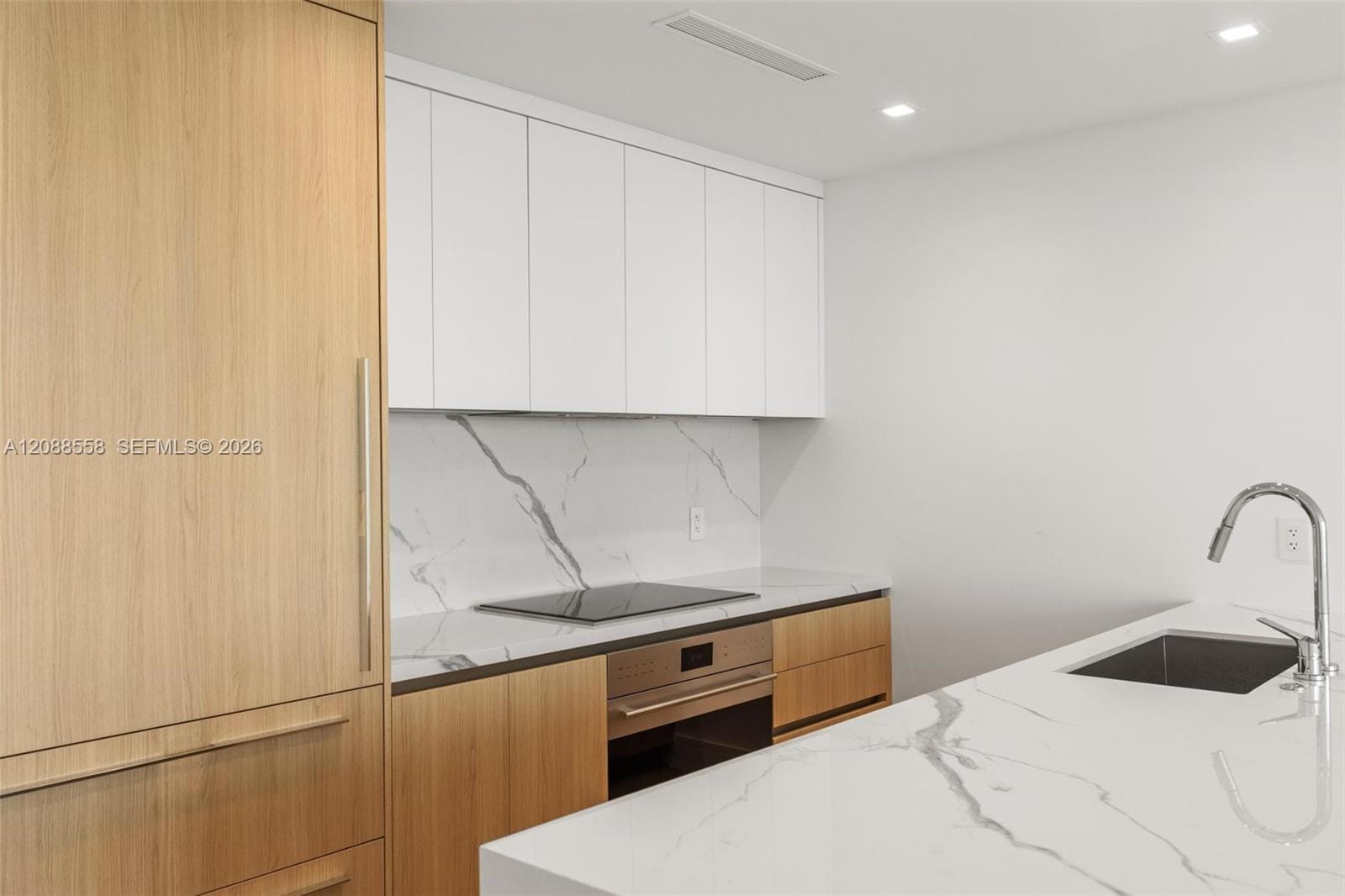 2411 Laguna Circle 2803, Miami, FL 33181 photo 10