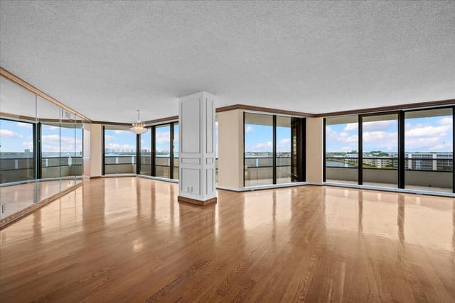 100 Lakeshore Drive 558, North Palm Beach, FL 33408