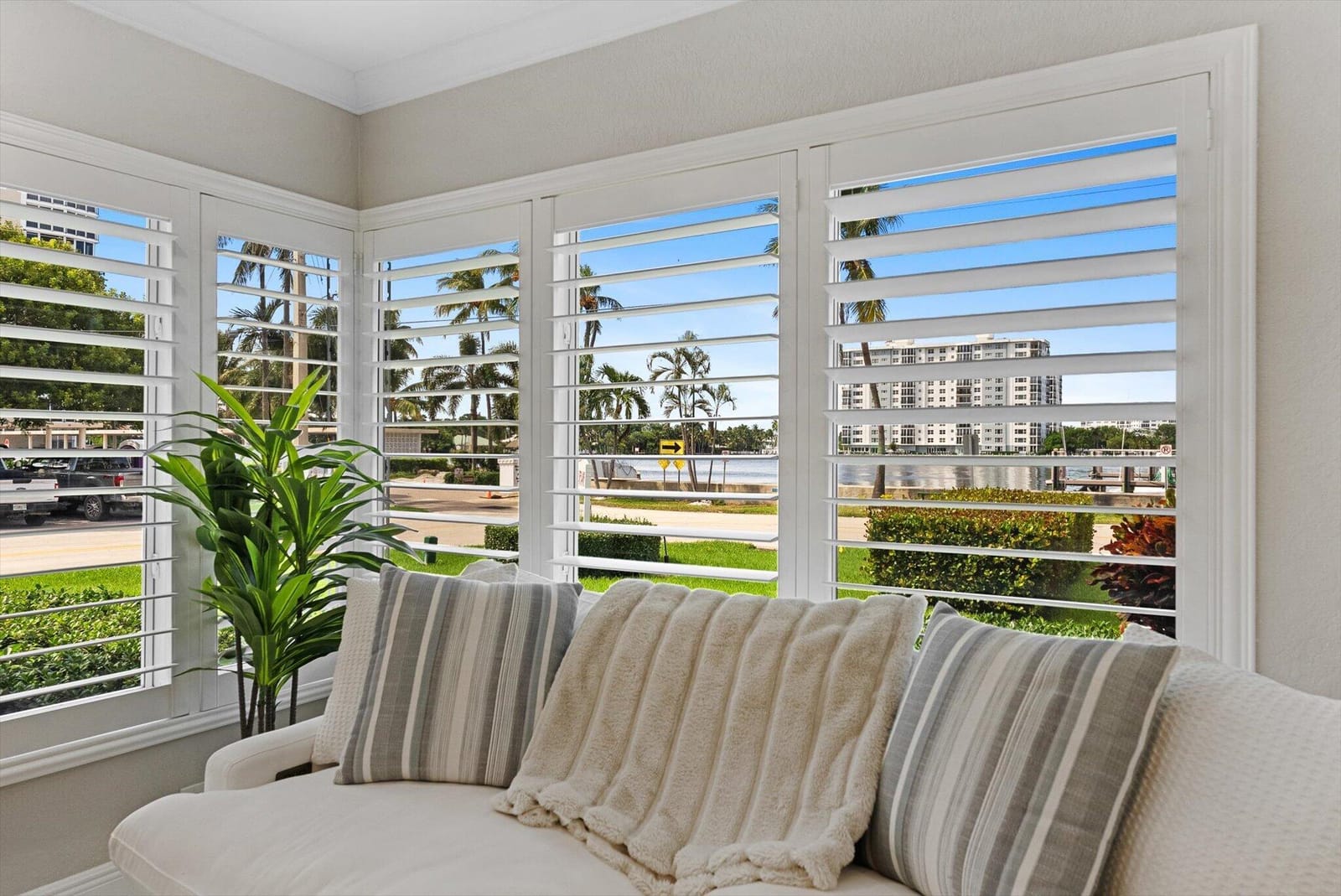 990 CASUARINA Road 4 — photo 9