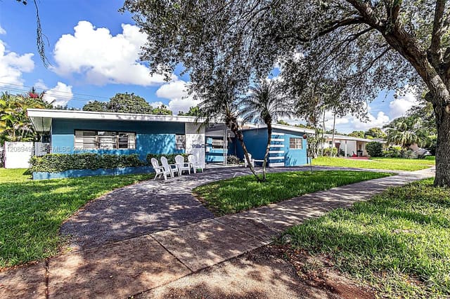 17860 NE 9th Place, North Miami Beach, FL 33162