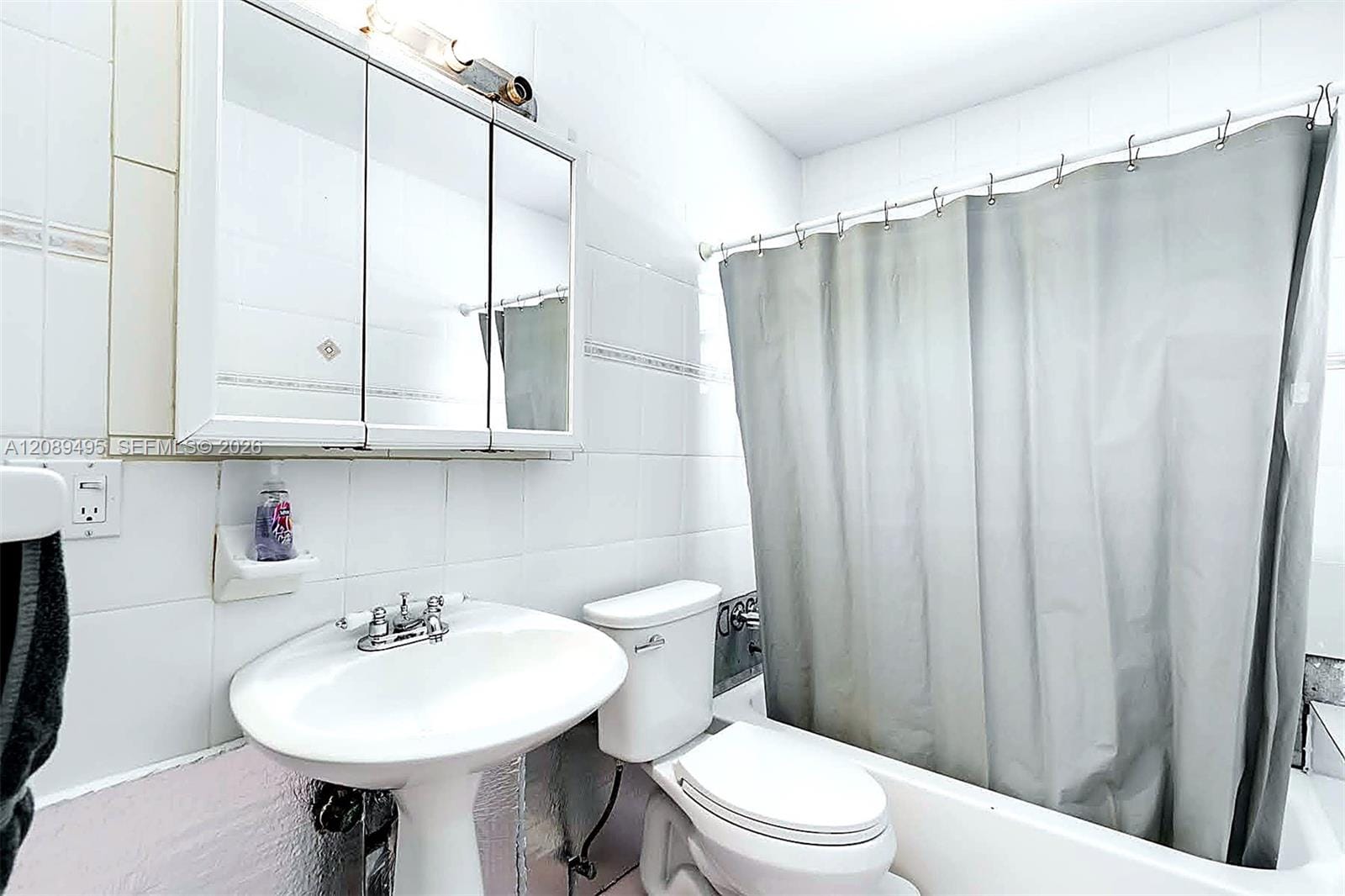 17860 NE 9th Place, North Miami Beach, FL 33162 photo 9