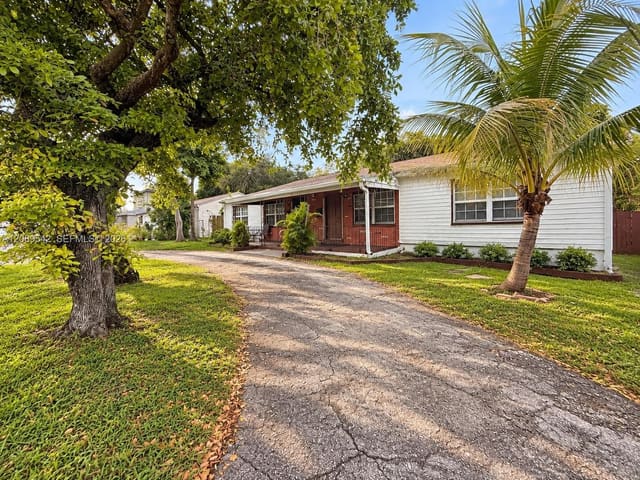 1526 NE 135th Street 1528, North Miami, FL 33161