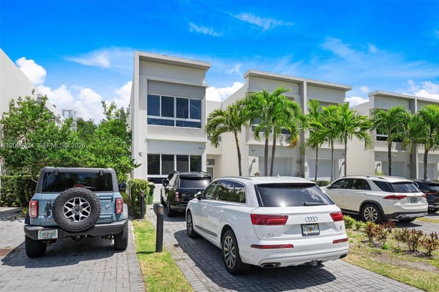 2463 NE 135th Street, North Miami, FL 33181