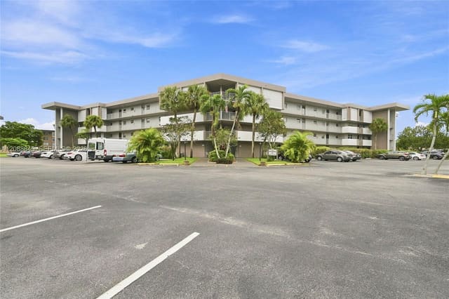 2800 NW 47th Terrace 206B, Lauderdale Lakes, FL 33313