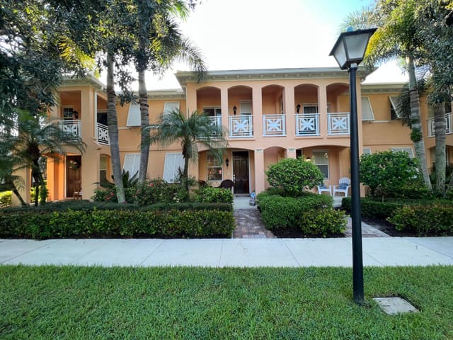 2913 E Community Drive, Jupiter, FL 33458