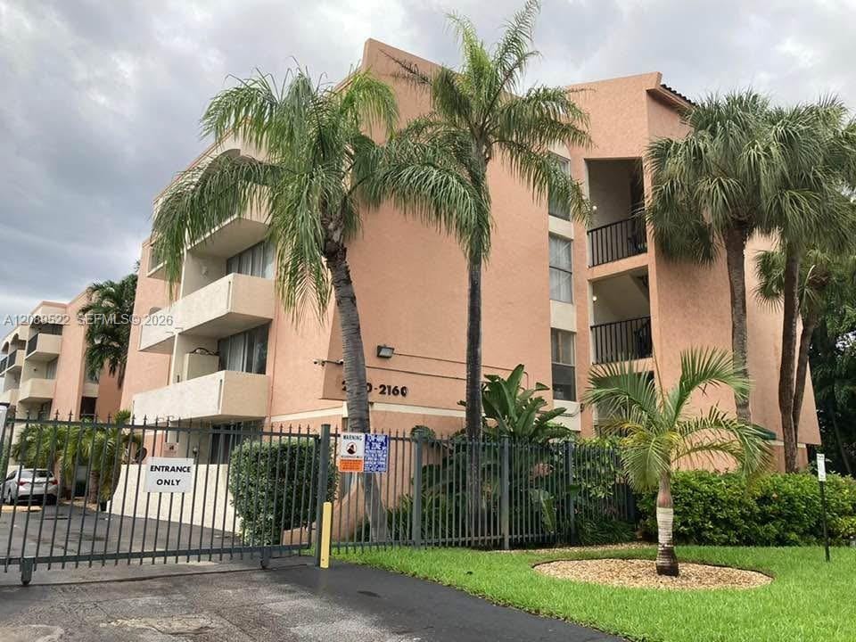 2160 SW 16th Avenue 421 — photo 2