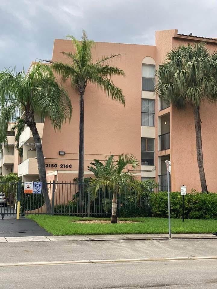 2160 SW 16th Avenue 421 — photo 3