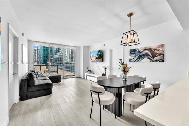 500 Brickell Avenue 1605, Miami, FL 33131