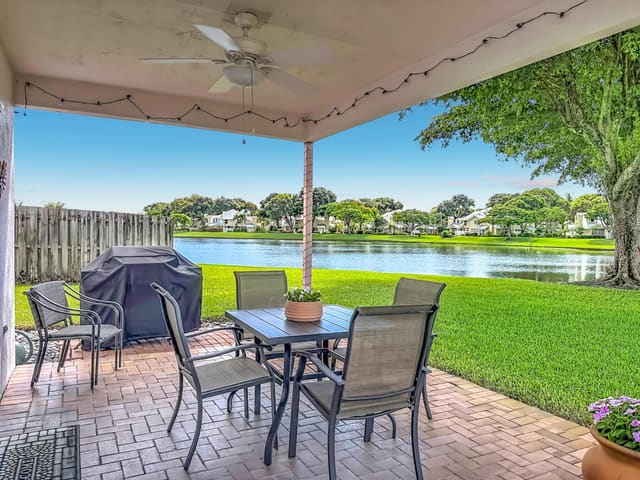 13 SWALLOW Drive, Boynton Beach, FL 33436