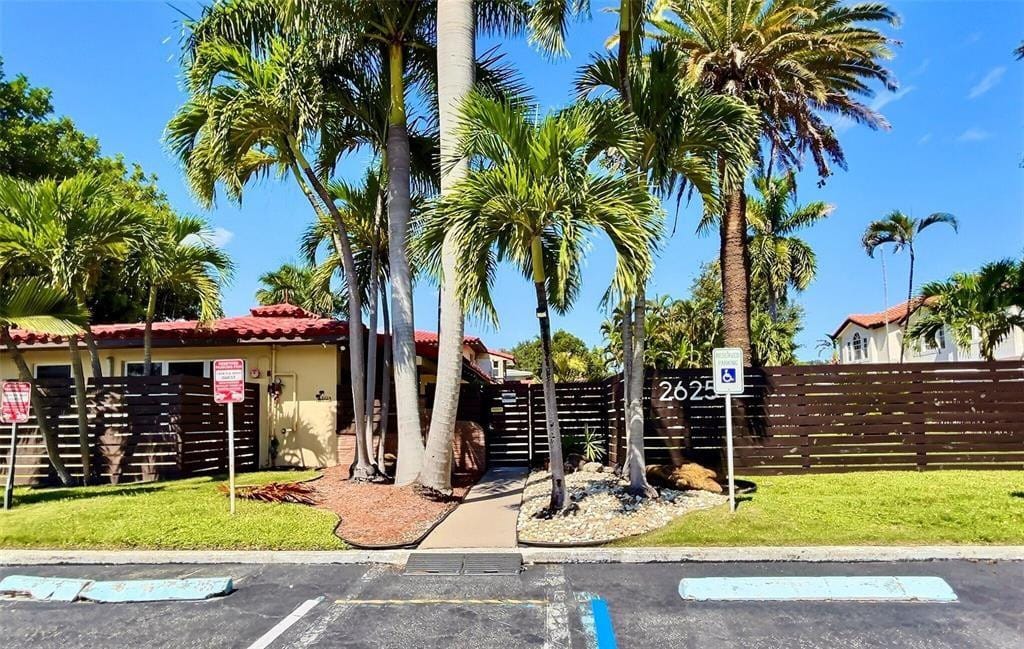 2625 NE 13TH Court 2, Fort Lauderdale, FL 33304 photo 2