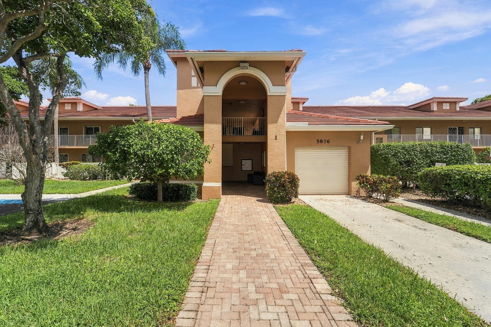 5876 REGAL GLEN Drive 201 — photo 2