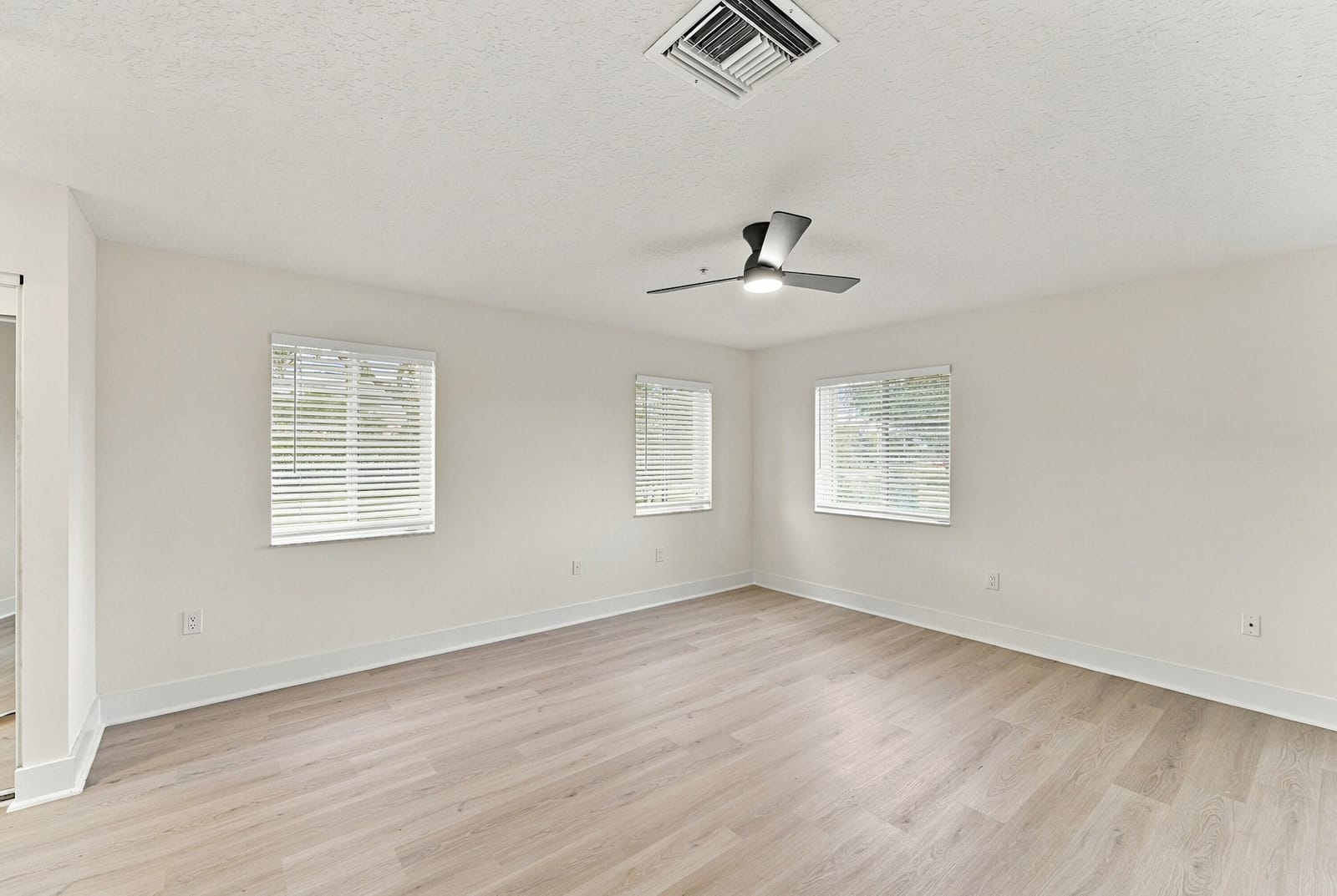 5876 REGAL GLEN Drive 201, Boynton Beach, FL 33437 photo 13