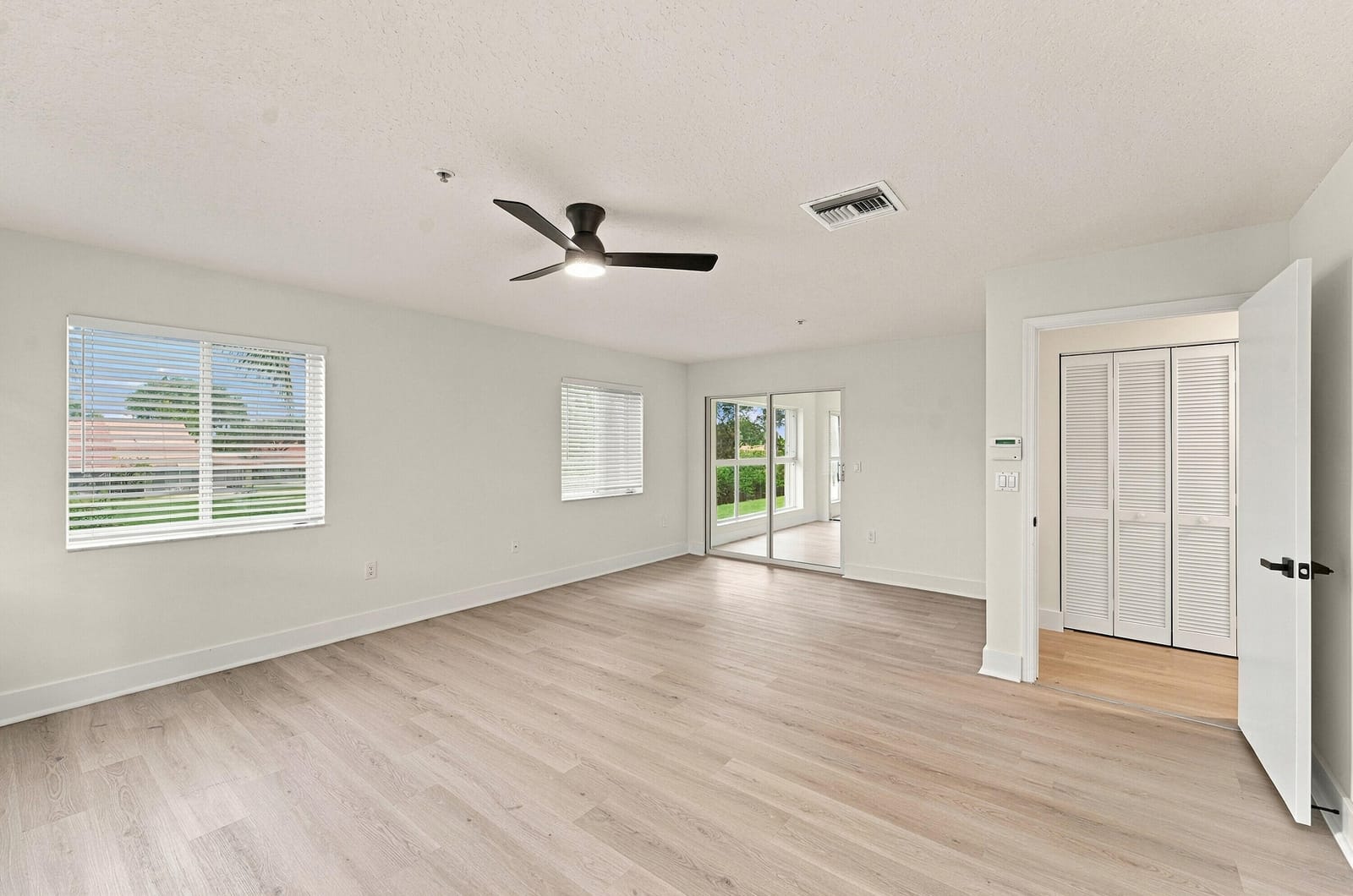 5876 REGAL GLEN Drive 201, Boynton Beach, FL 33437 photo 14