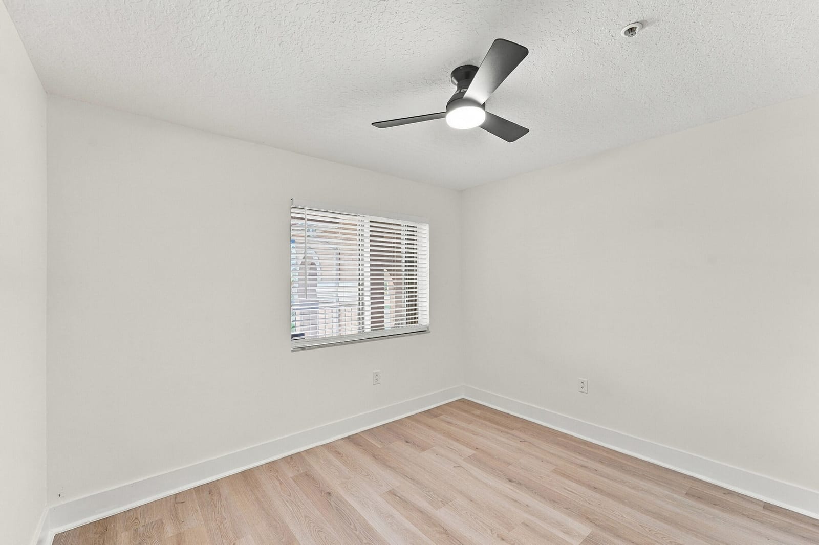 5876 REGAL GLEN Drive 201, Boynton Beach, FL 33437 photo 19