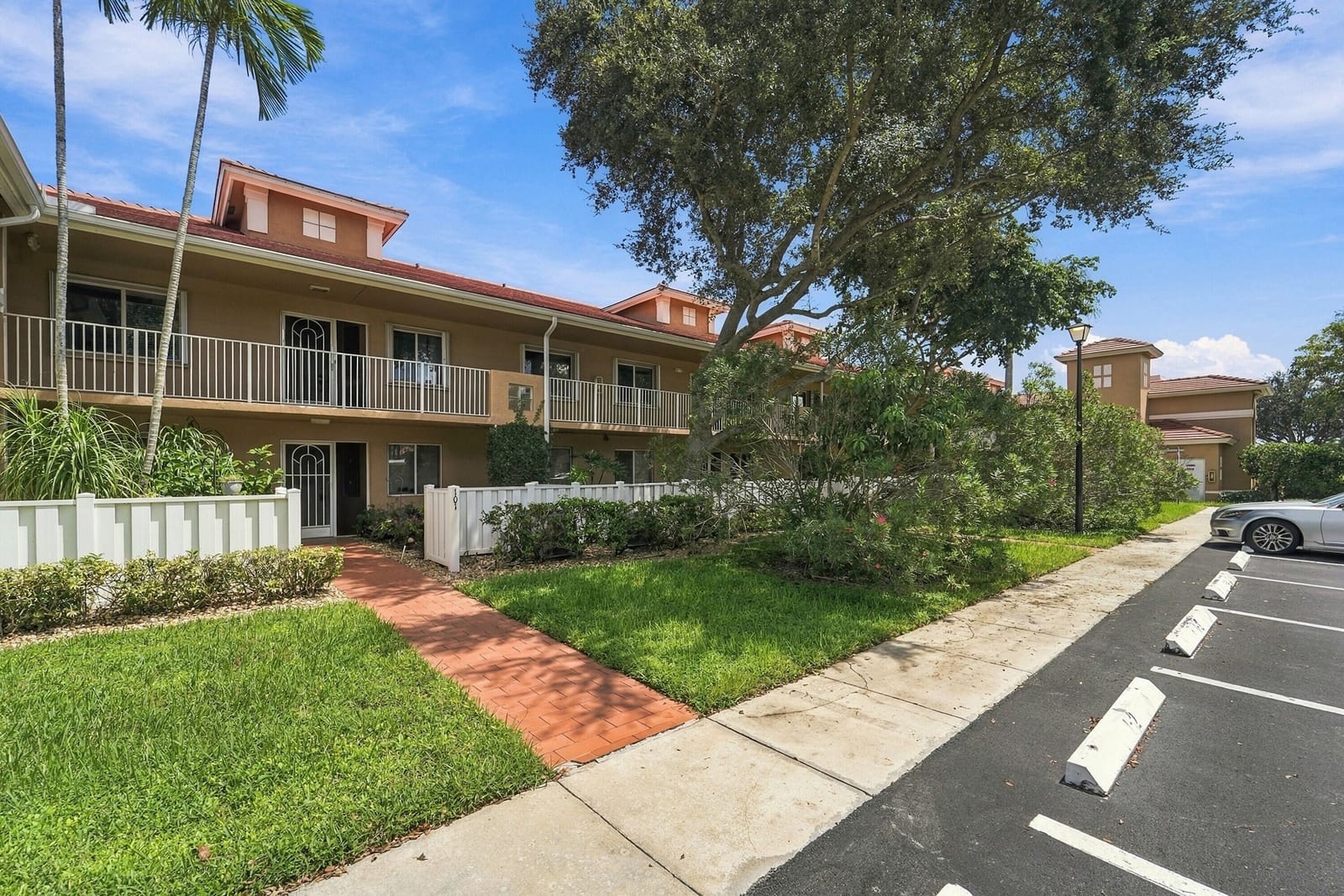 5876 REGAL GLEN Drive 201 — photo 3