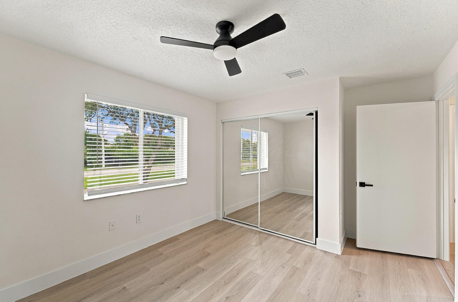 5876 REGAL GLEN Drive 201, Boynton Beach, FL 33437 photo 21