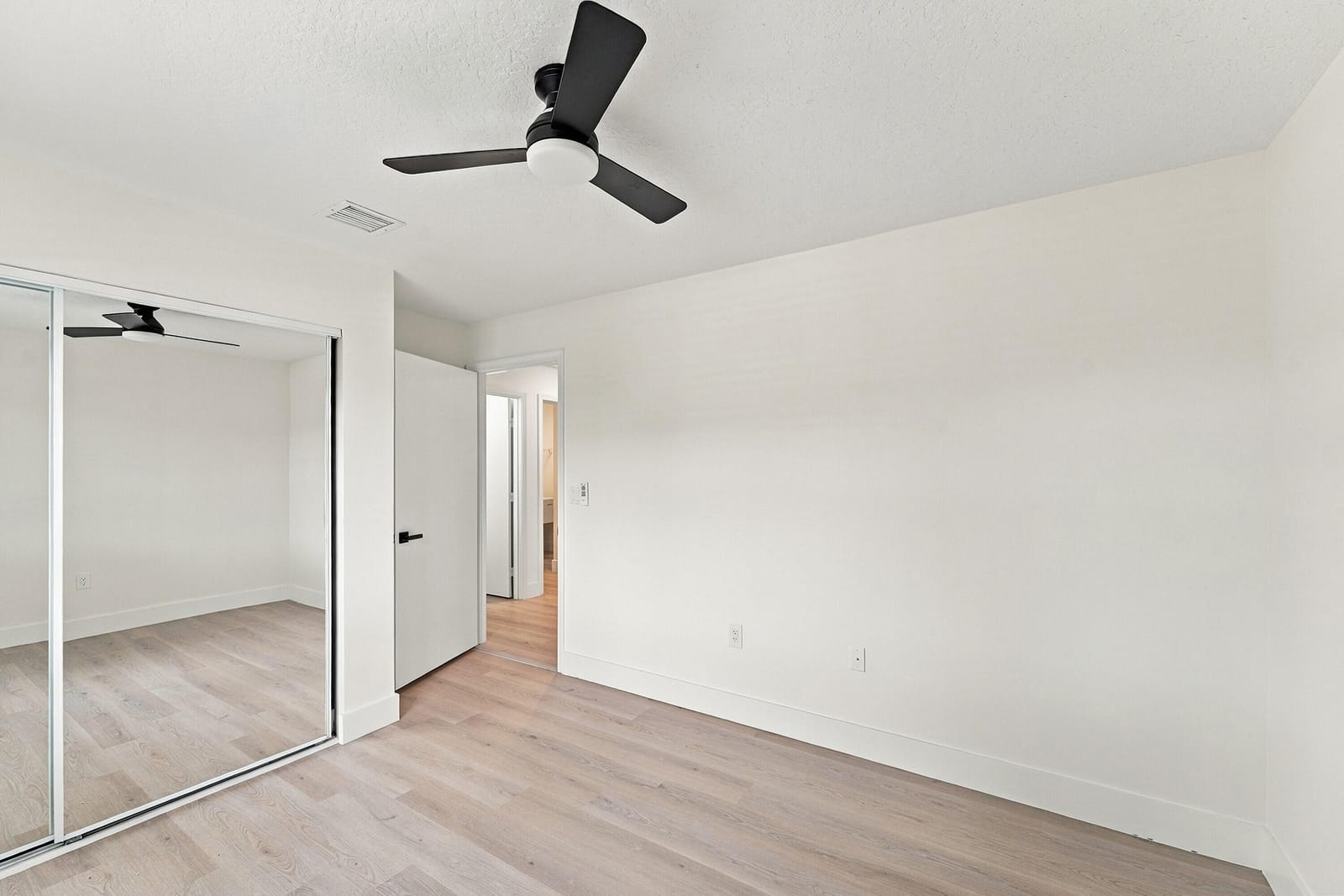 5876 REGAL GLEN Drive 201, Boynton Beach, FL 33437 photo 23