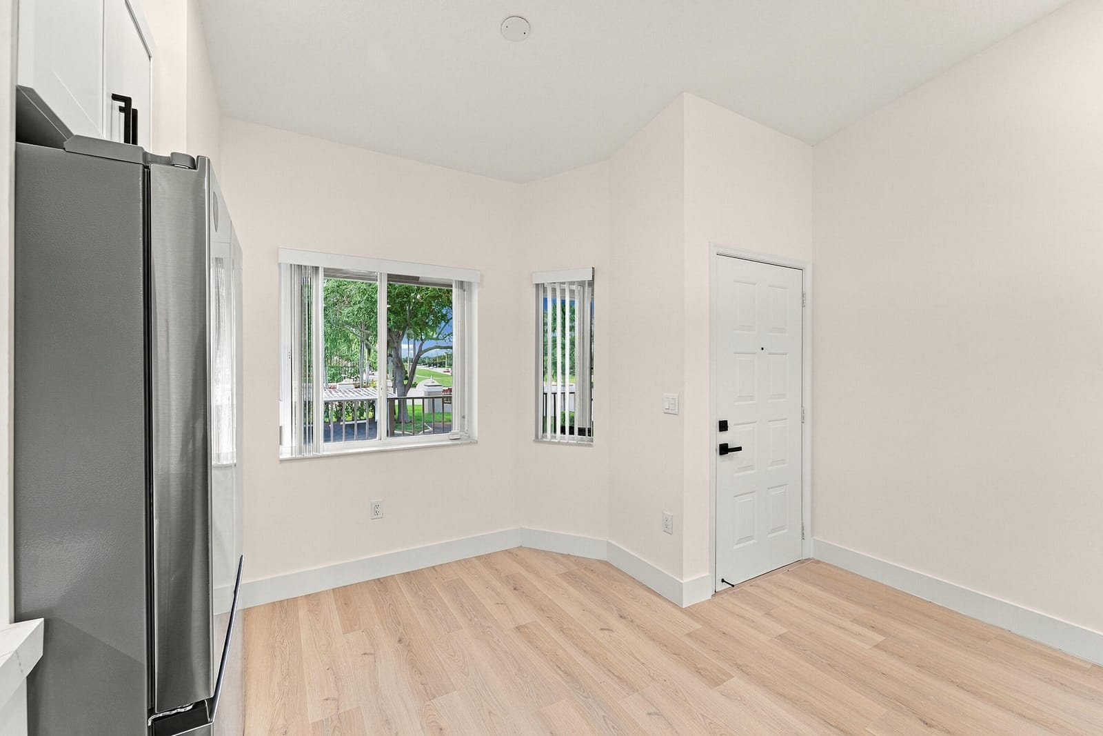5876 REGAL GLEN Drive 201 — photo 8