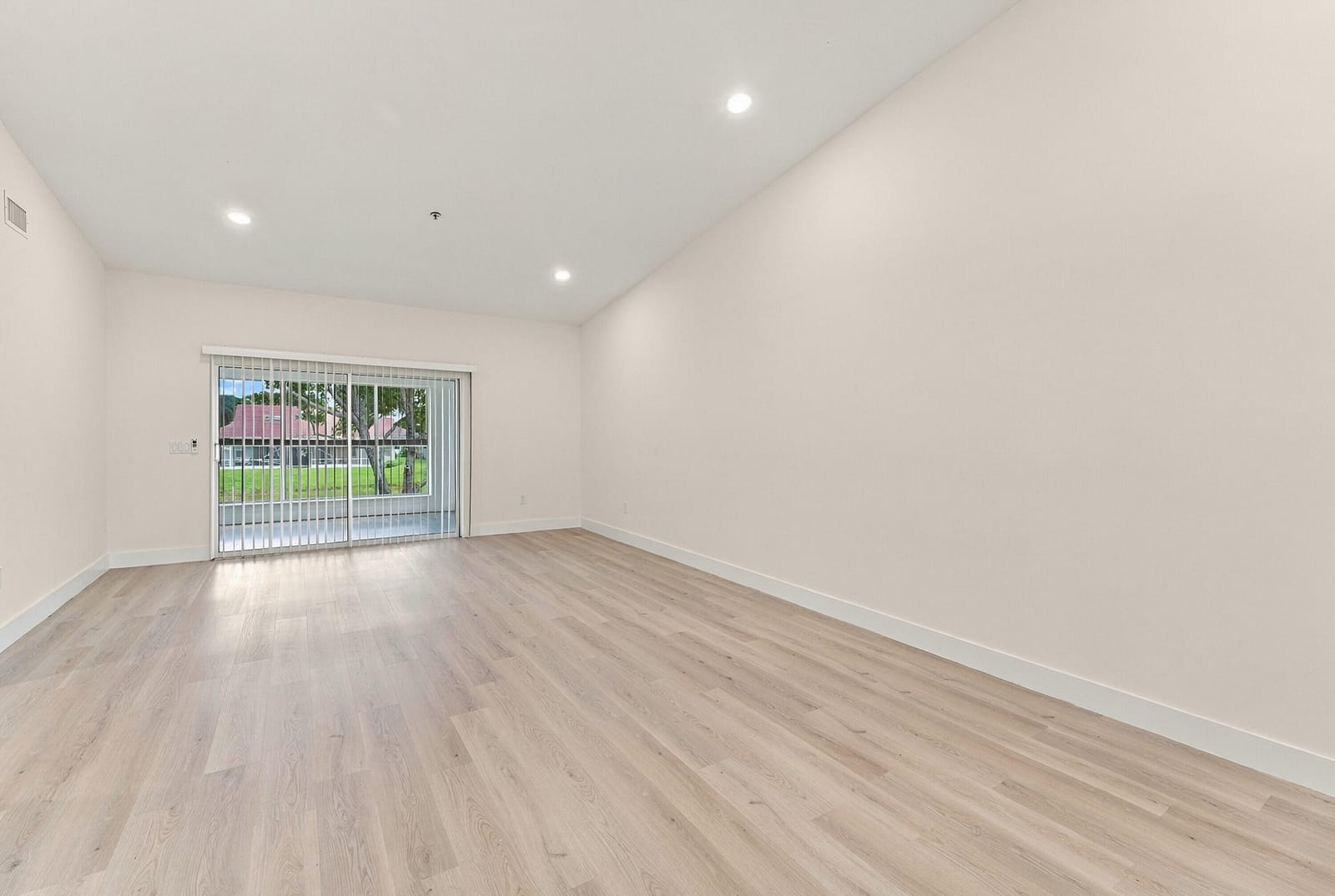 5876 REGAL GLEN Drive 201 — photo 9