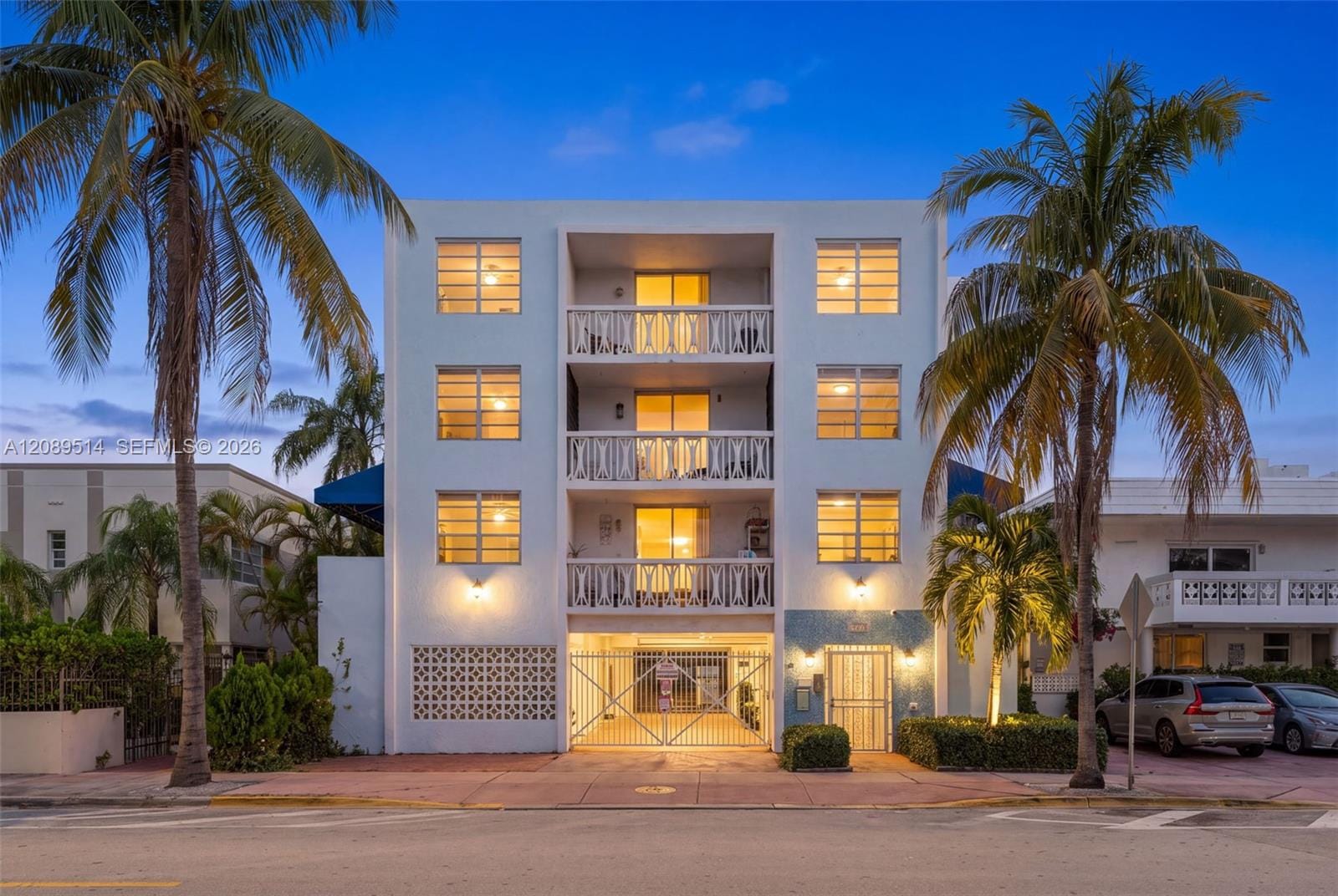 335 Collins Avenue 407 — photo 1