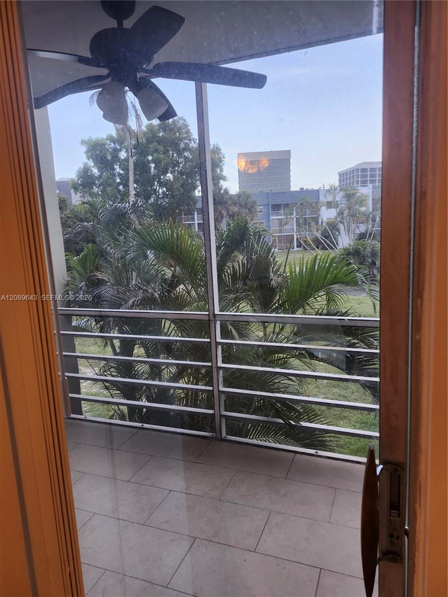 1638 SE Embassy Drive 209, West Palm Beach, FL 33401 photo 8