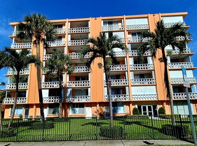 15 S Golfview Road 504, Lake Worth Beach, FL 33460
