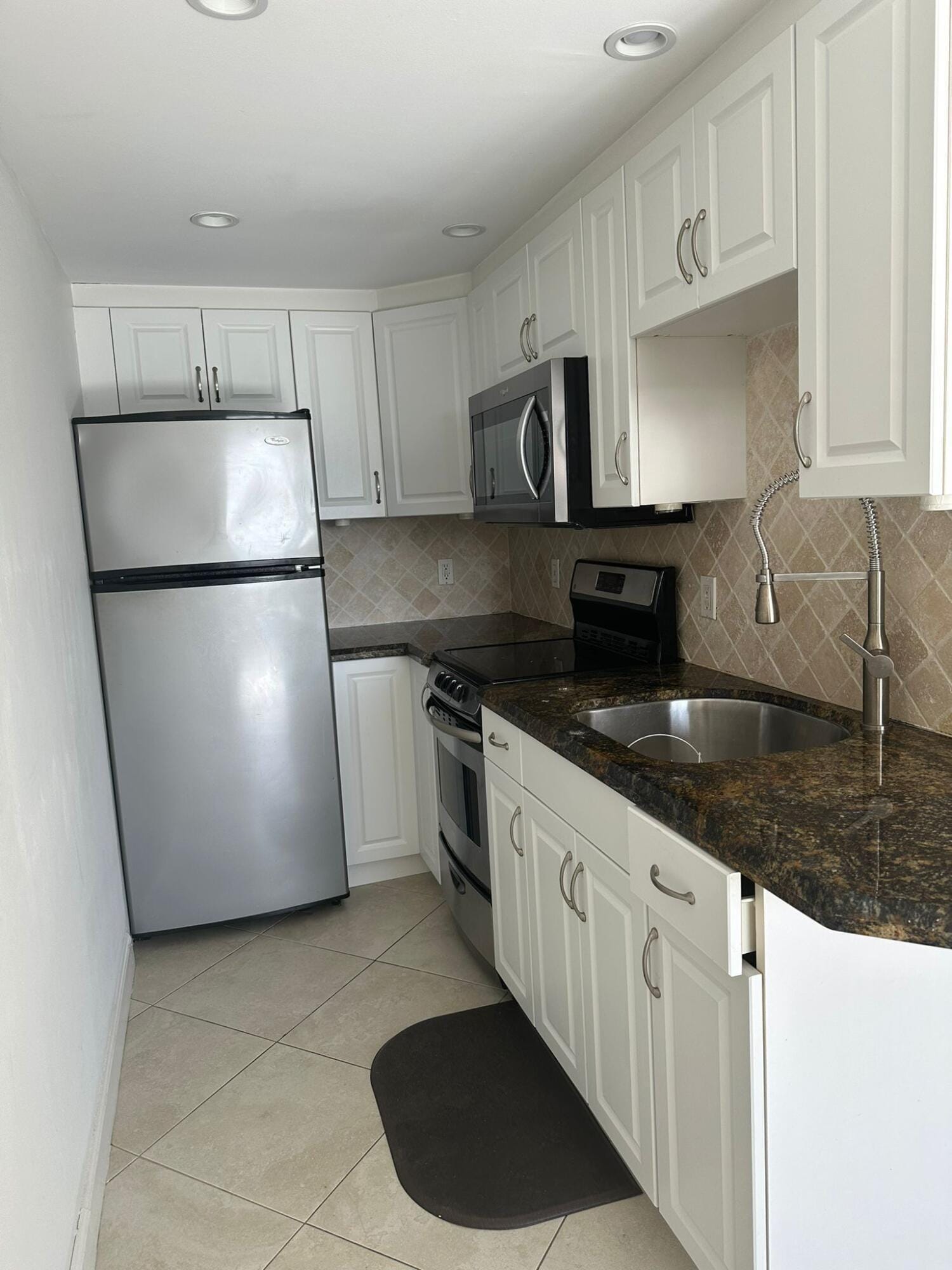 15 S Golfview Road 504 — photo 5