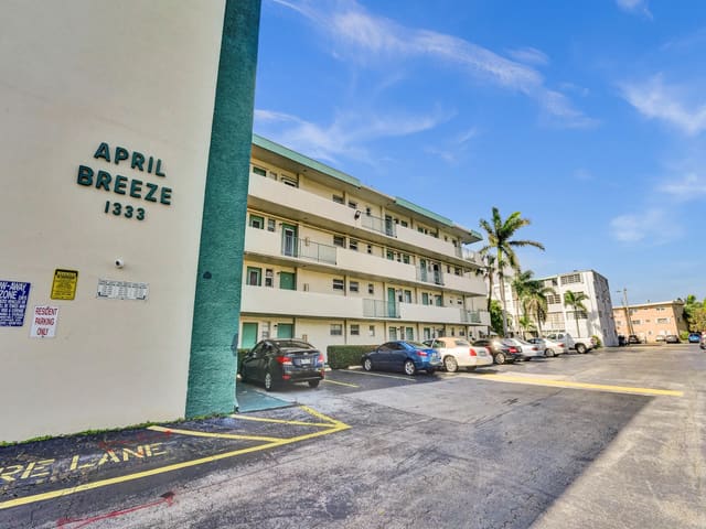1333 E HALLANDALE BEACH Boulevard 302, Hallandale Beach, FL 33009