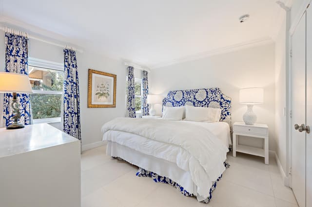 122 Peruvian Avenue 16, Palm Beach, FL 33480
