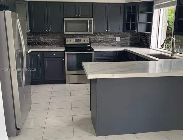 10000 NW 4th Street, Plantation, FL 33324