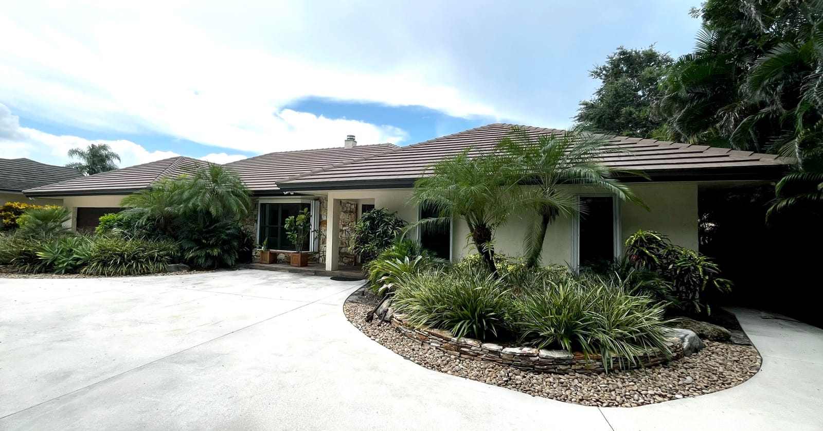 5125 WOODLAND LAKES Drive — photo 2