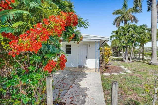 2416 SE 2nd Street 1, Pompano Beach, FL 33062