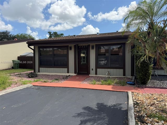 2321 Poinsetta Court, Pembroke Pines, FL 33026