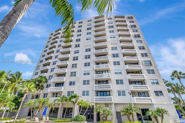 90 Edgewater Drive 327, Coral Gables, FL 33133