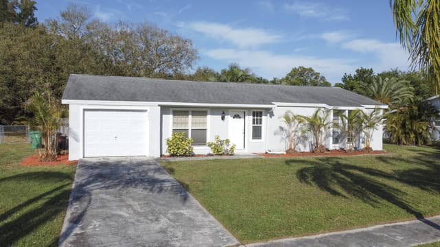 231 NE SOLIDA Circle, Port St. Lucie, FL 34983