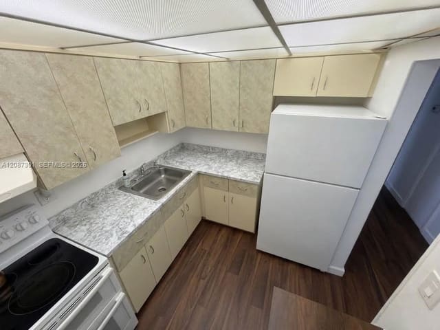 220 SW 9th Avenue 518, Hallandale Beach, FL 33009