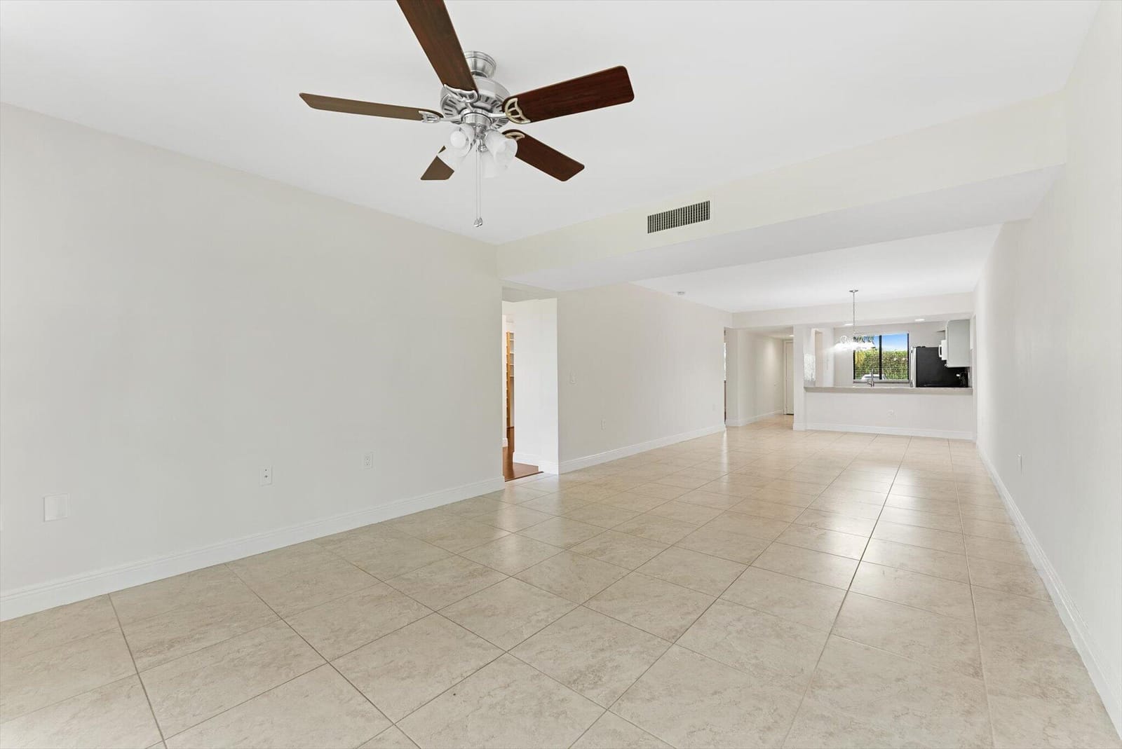 6205 BALBOA Circle 102 — photo 11