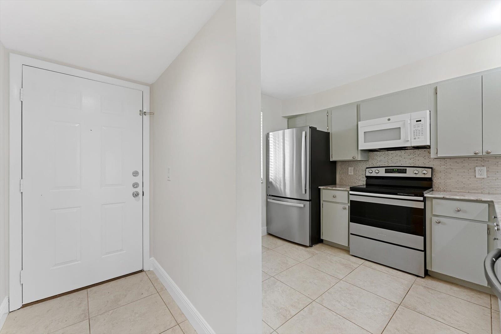 6205 BALBOA Circle 102 — photo 3