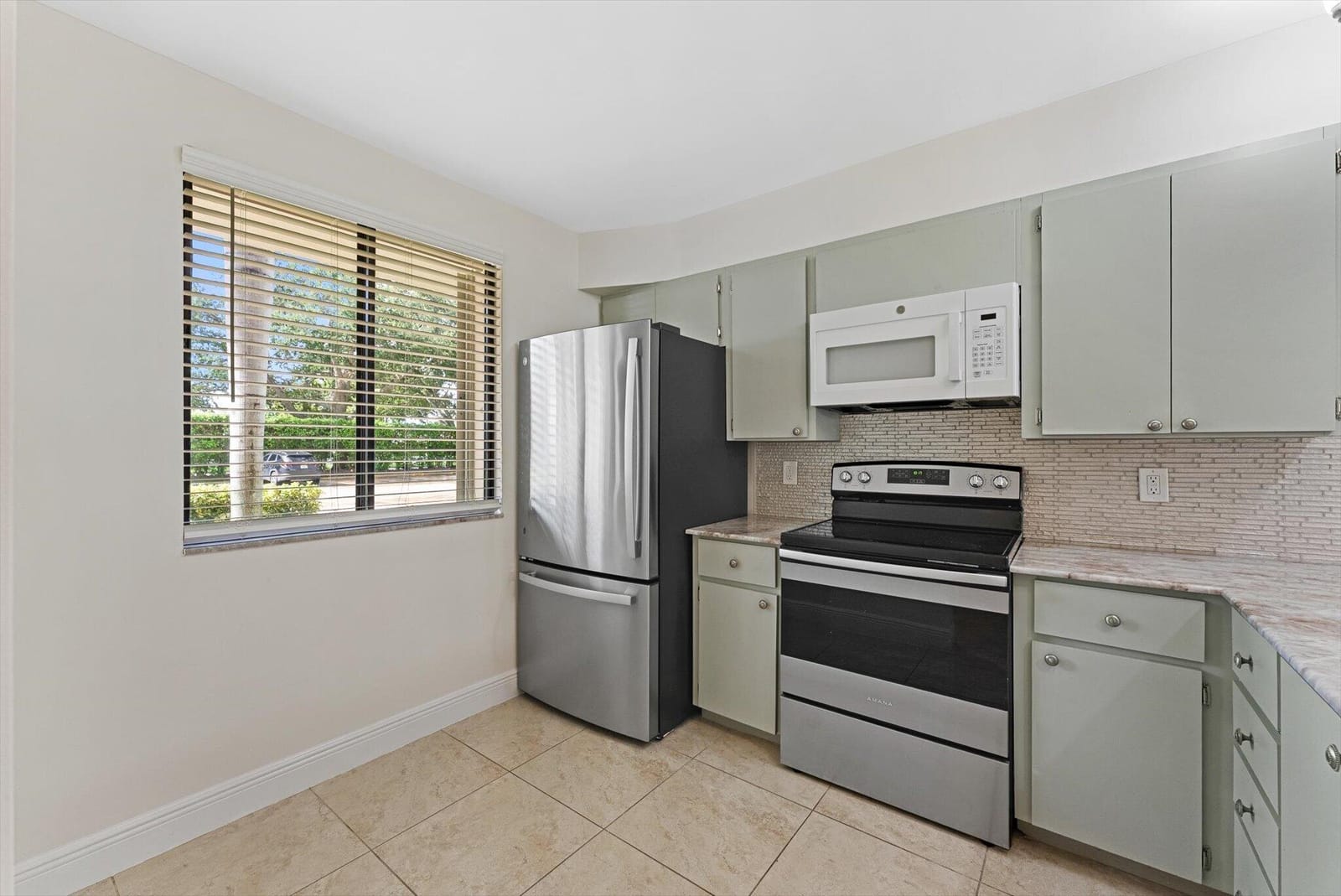 6205 BALBOA Circle 102 — photo 5
