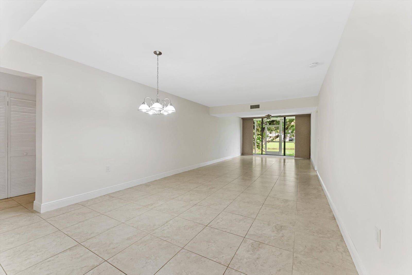 6205 BALBOA Circle 102 — photo 7