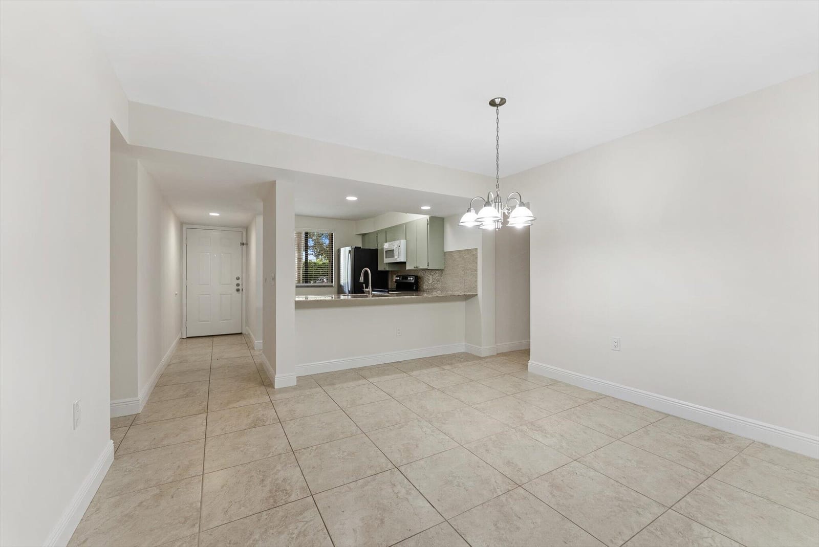 6205 BALBOA Circle 102 — photo 8