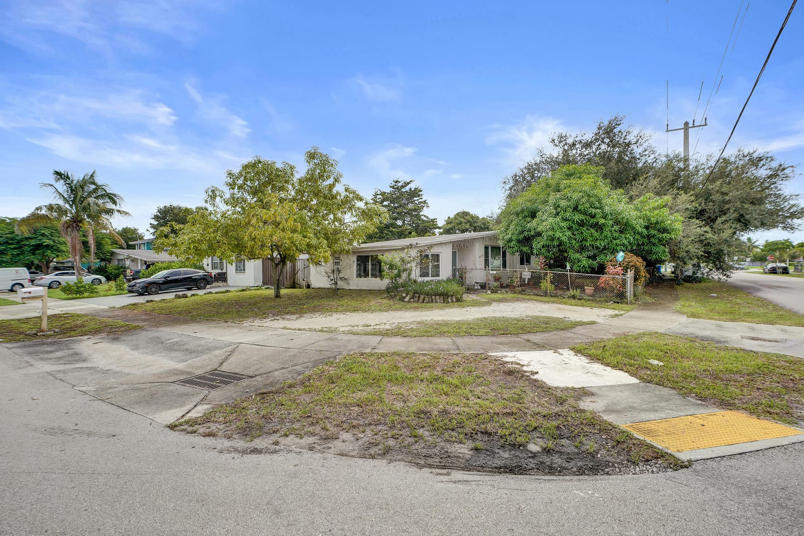 3630 SW 40th Street — photo 1