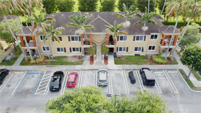 990 NE 33rd Terrace 102, Homestead, FL 33033