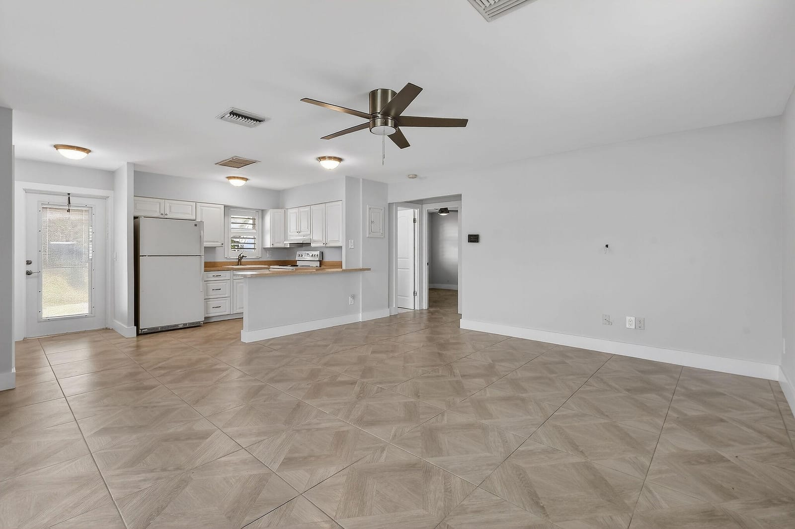 3060 MERIDIAN Way N 8 — photo 4
