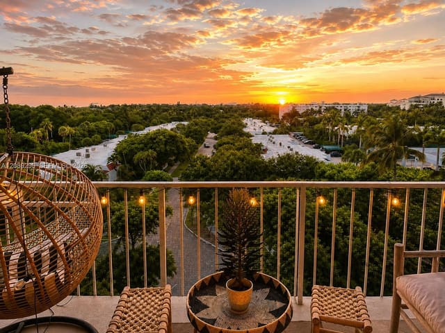 600 Grapetree Drive 7FN, Key Biscayne, FL 33149