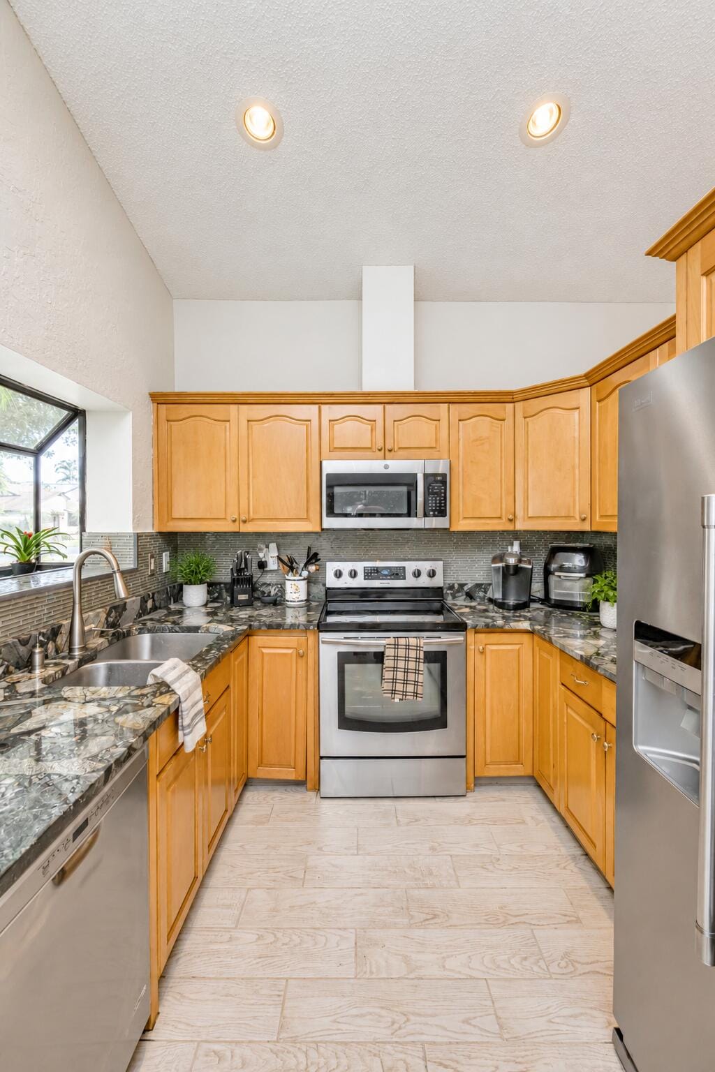 980 Rainberry Lake Drive — photo 4