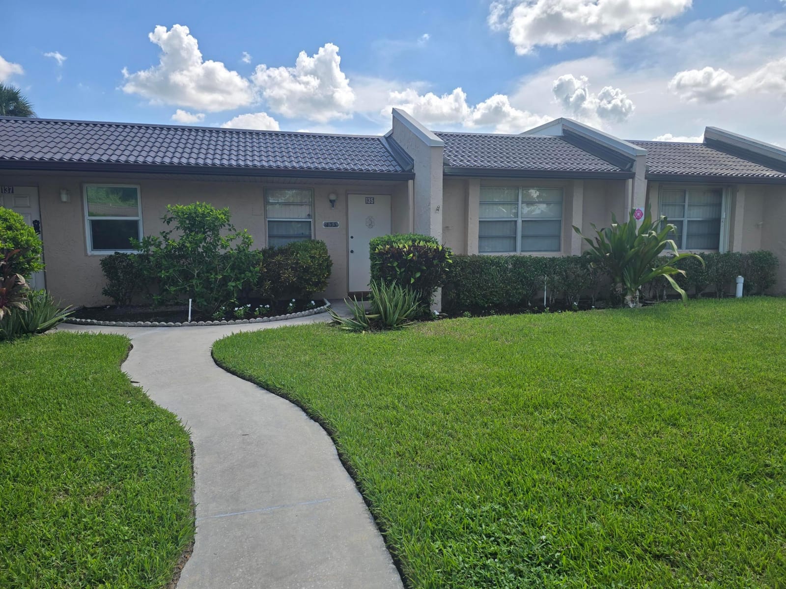 135 LAKE MERYL Drive