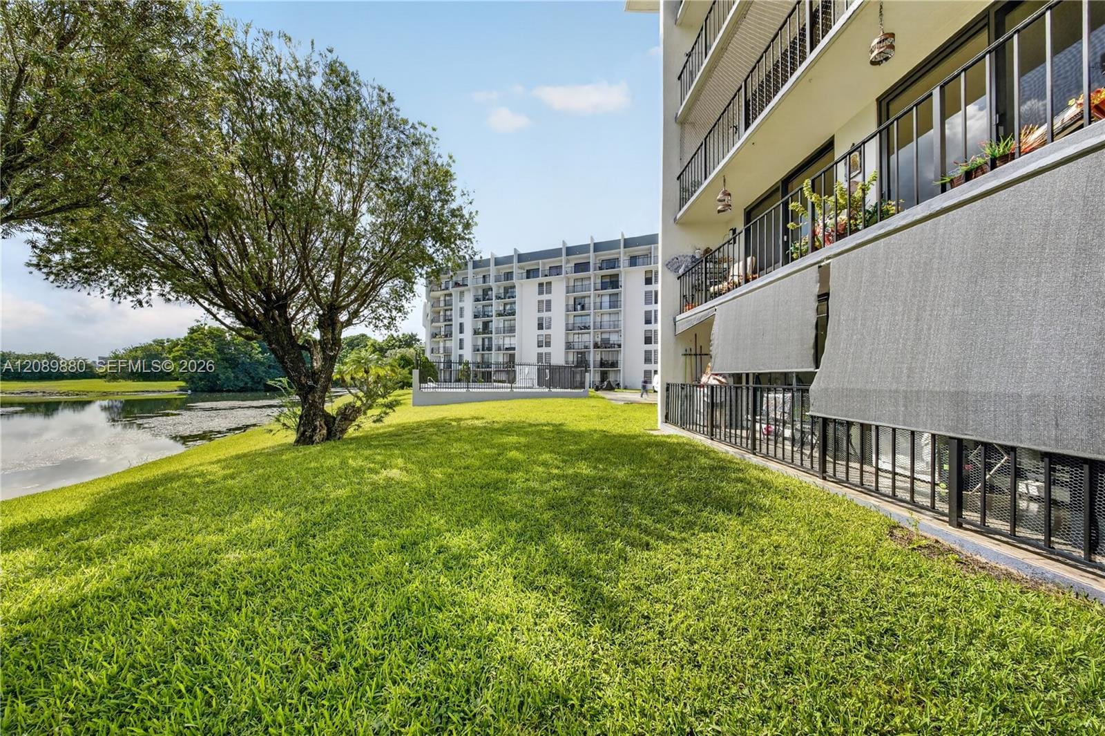 9686 Fontainebleau Boulevard 106, Miami, FL 33172 photo 3