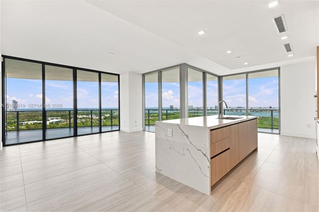 2411 Laguna Circle 2301, North Miami, FL 33181